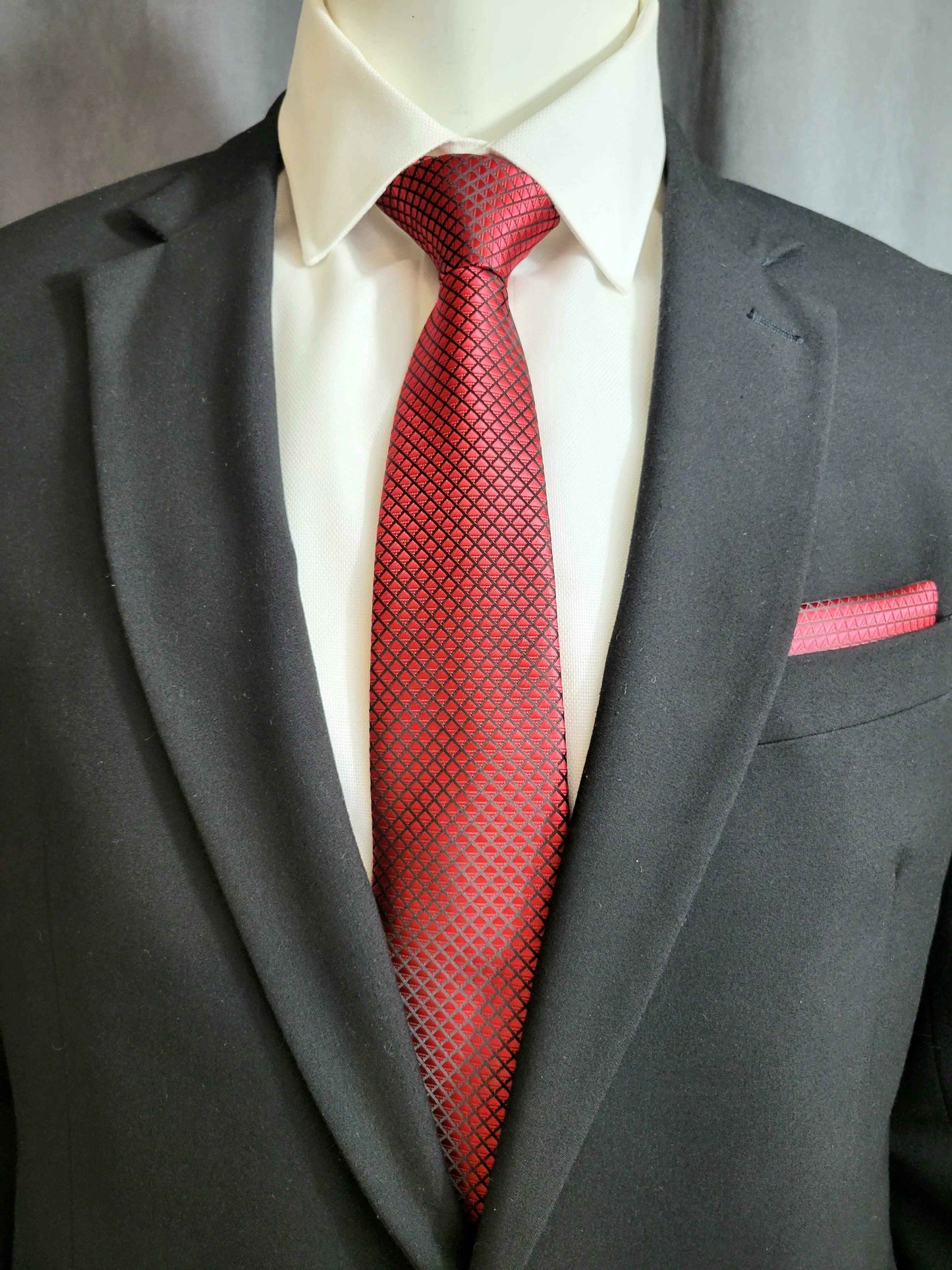 Red Geometric Necktie and Pocket Square Set